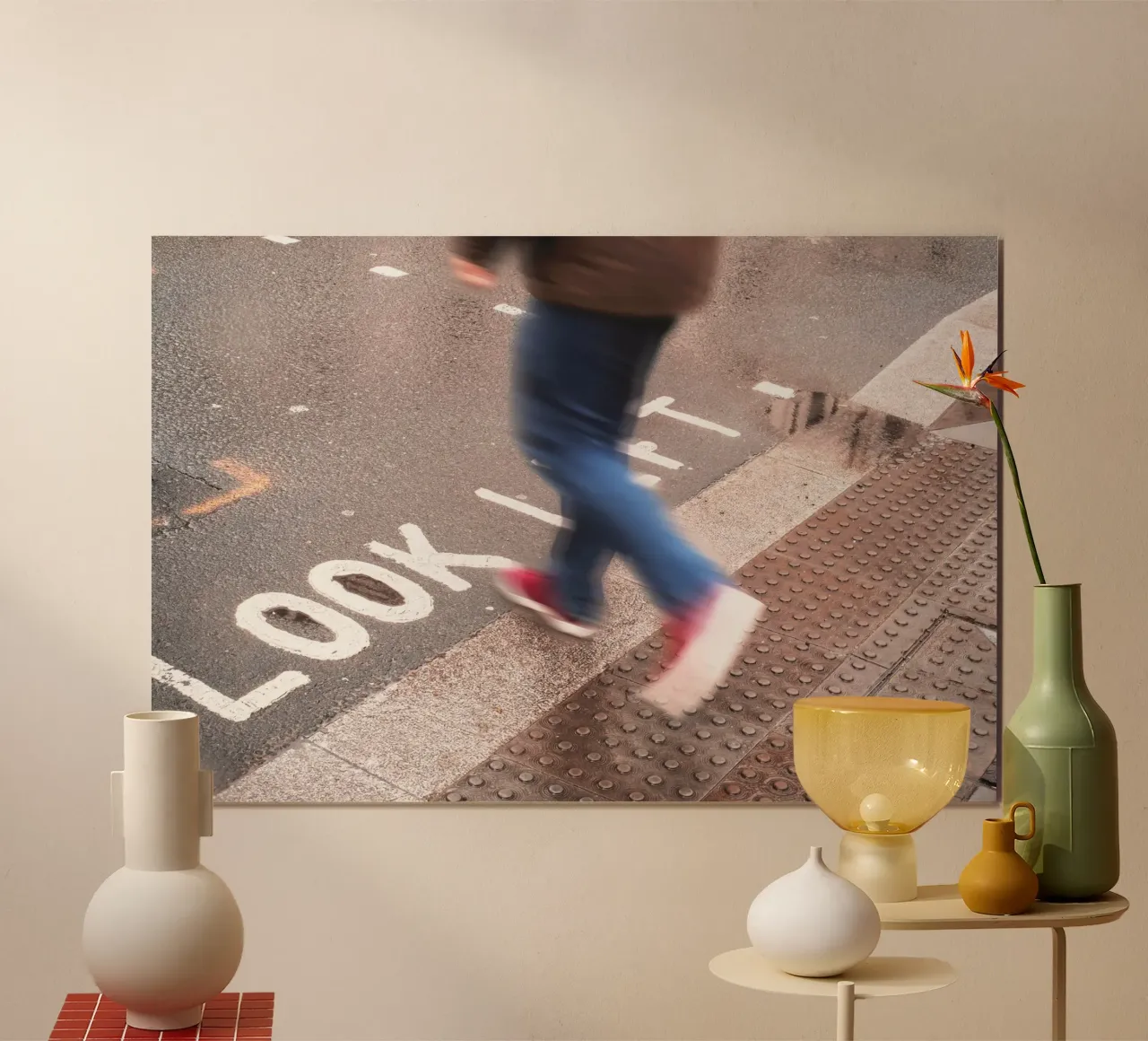 Londres, Angleterre I Piéton en mouvement sur un Look Left poster de Julie Travel Photography