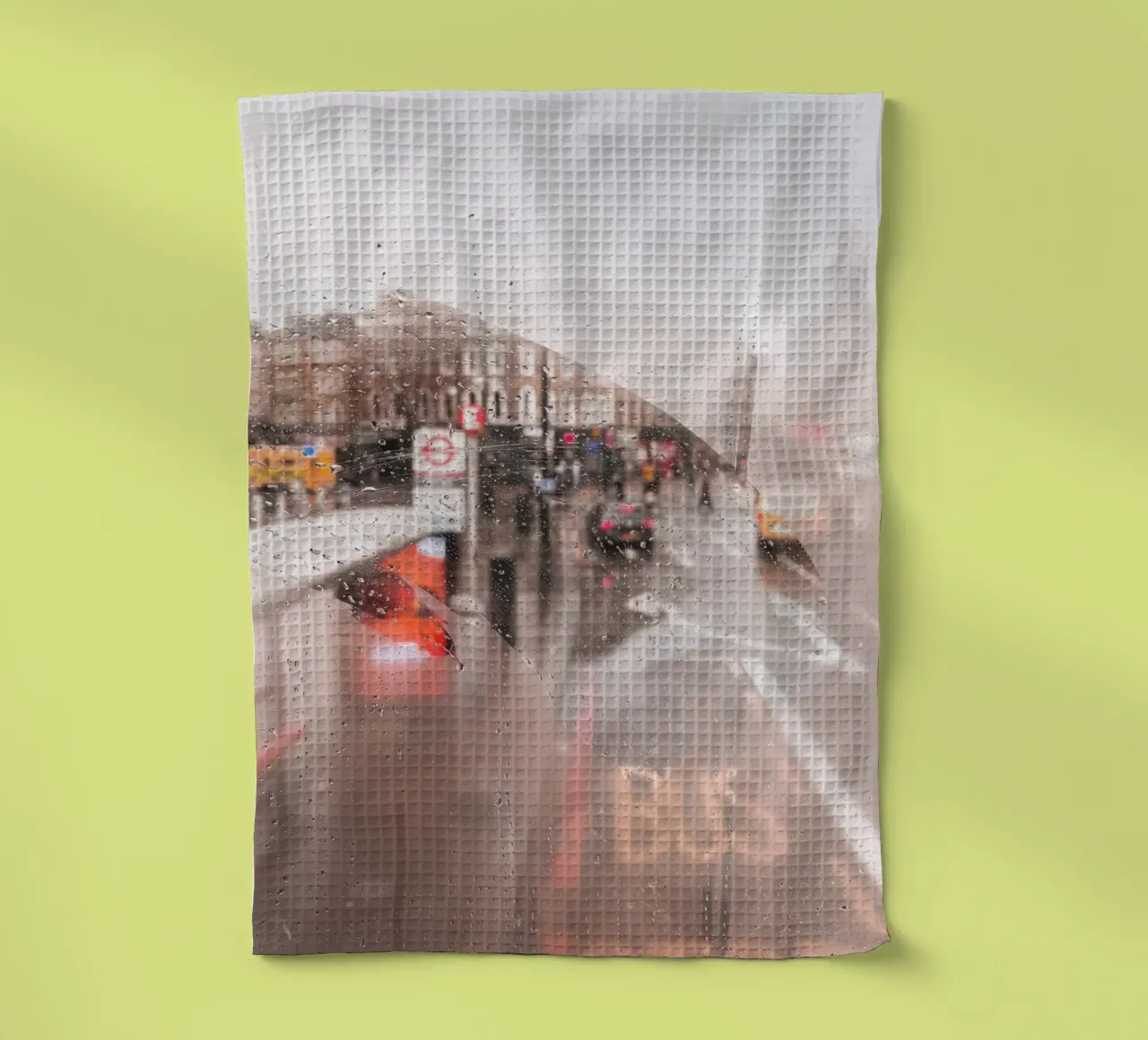 Londres, Angleterre I Rue pluvieuse vue depuis un bus rouge torchon de Julie Travel Photography