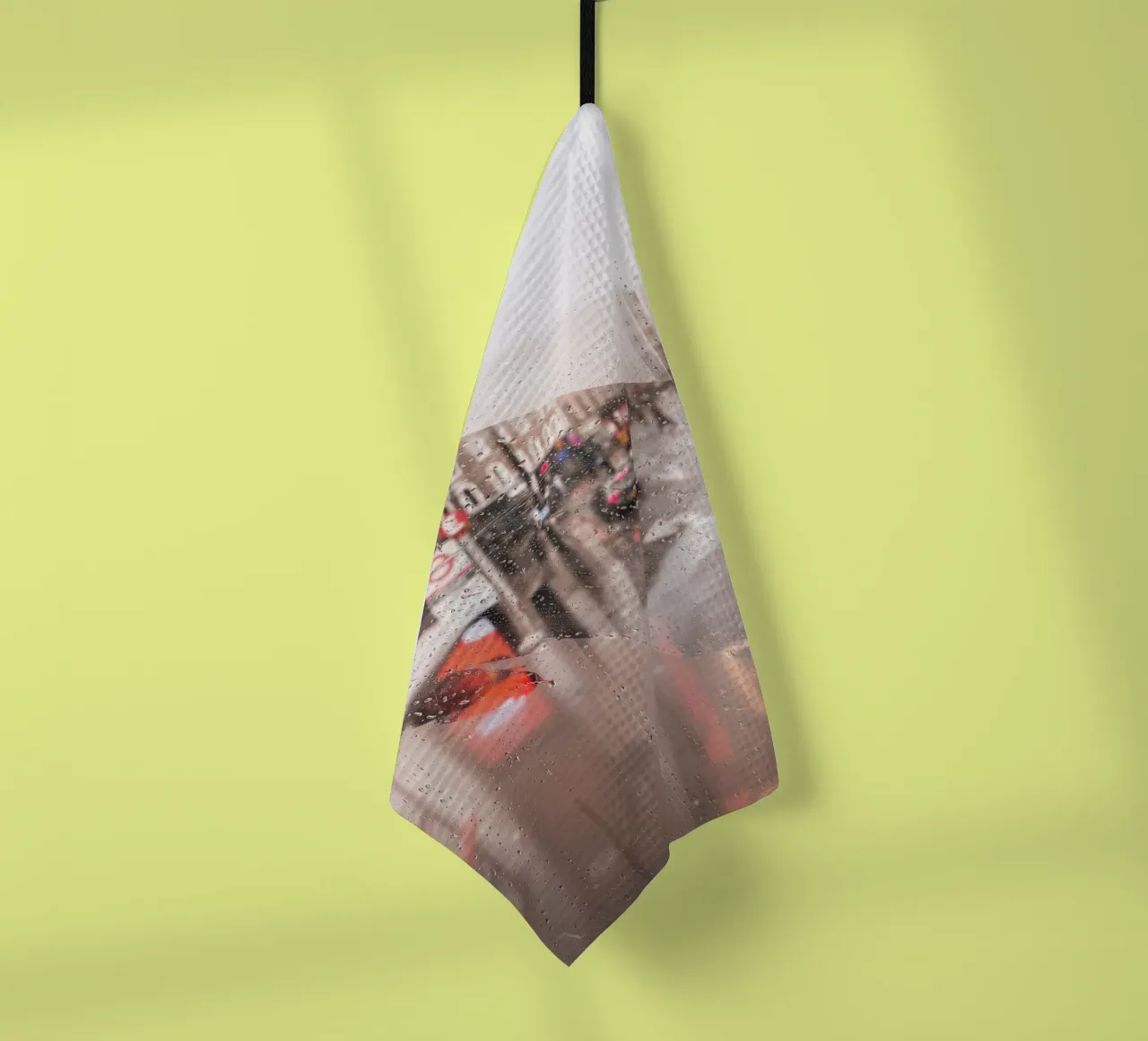 Londres, Angleterre I Rue pluvieuse vue depuis un bus rouge torchon de Julie Travel Photography