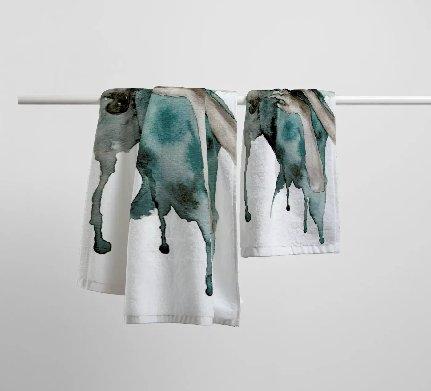 Storm Clouds badhanddoek van Larissa van der Laan