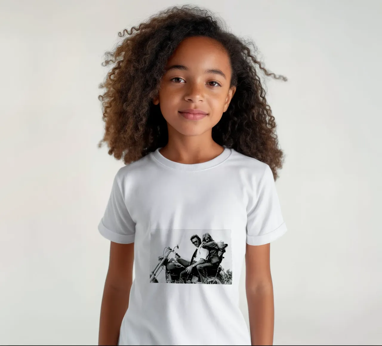 Clint Eastwood & Sondra Locke in 'The Gauntlet' t-shirt bambini da Gallery Print and Art Limited