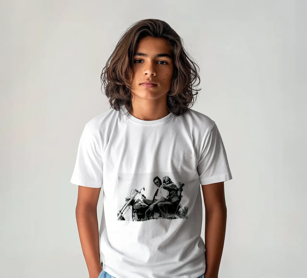 Clint Eastwood & Sondra Locke in 'The Gauntlet' t-shirt bambini da Gallery Print and Art Limited