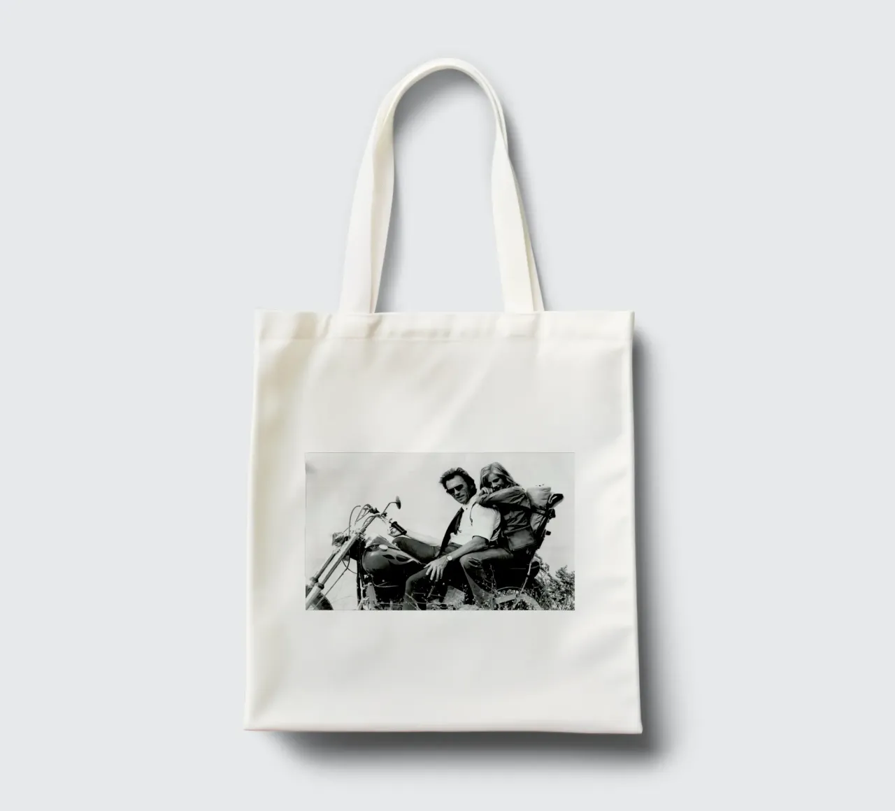 Clint Eastwood & Sondra Locke in 'The Gauntlet' borsa in juta da Gallery Print and Art Limited