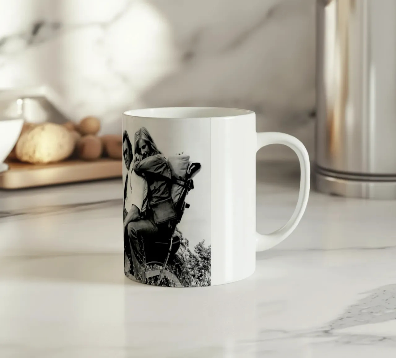 Clint Eastwood & Sondra Locke in 'The Gauntlet' tazza in ceramica da Gallery Print and Art Limited