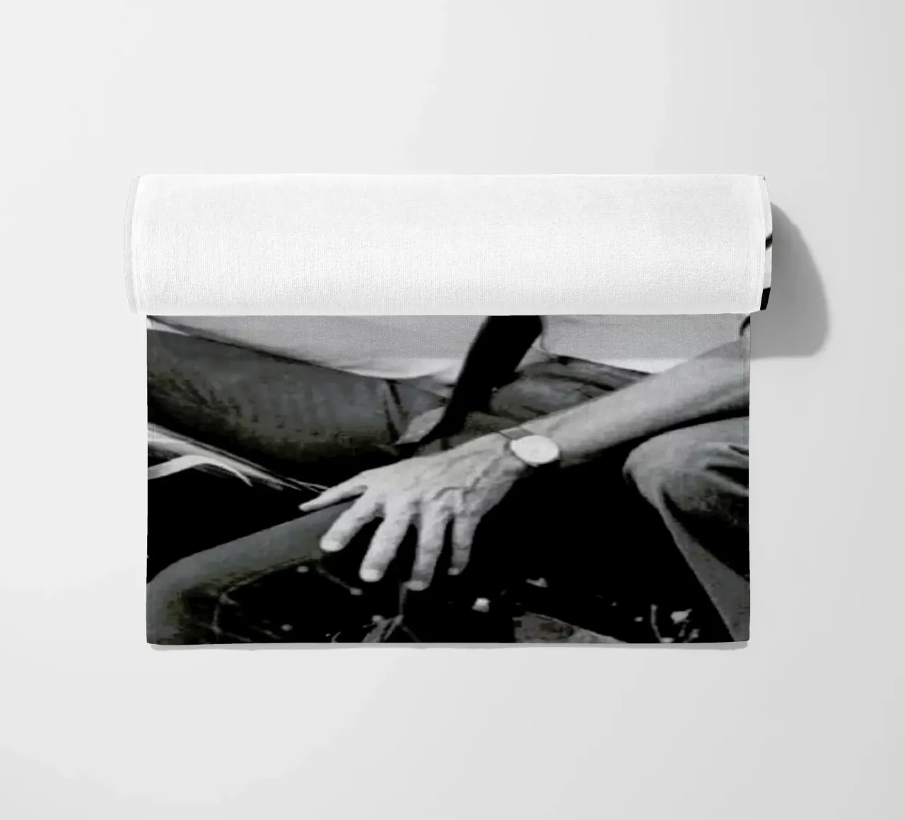 Clint Eastwood & Sondra Locke in 'The Gauntlet' telo mare da Gallery Print and Art Limited