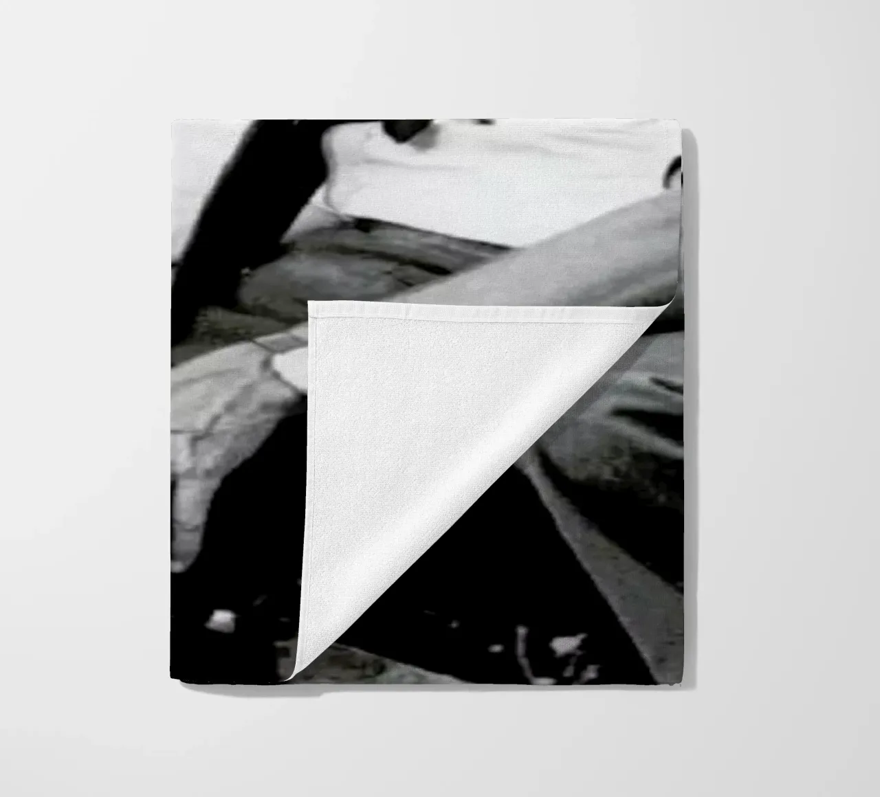 Clint Eastwood & Sondra Locke in 'The Gauntlet' telo mare da Gallery Print and Art Limited