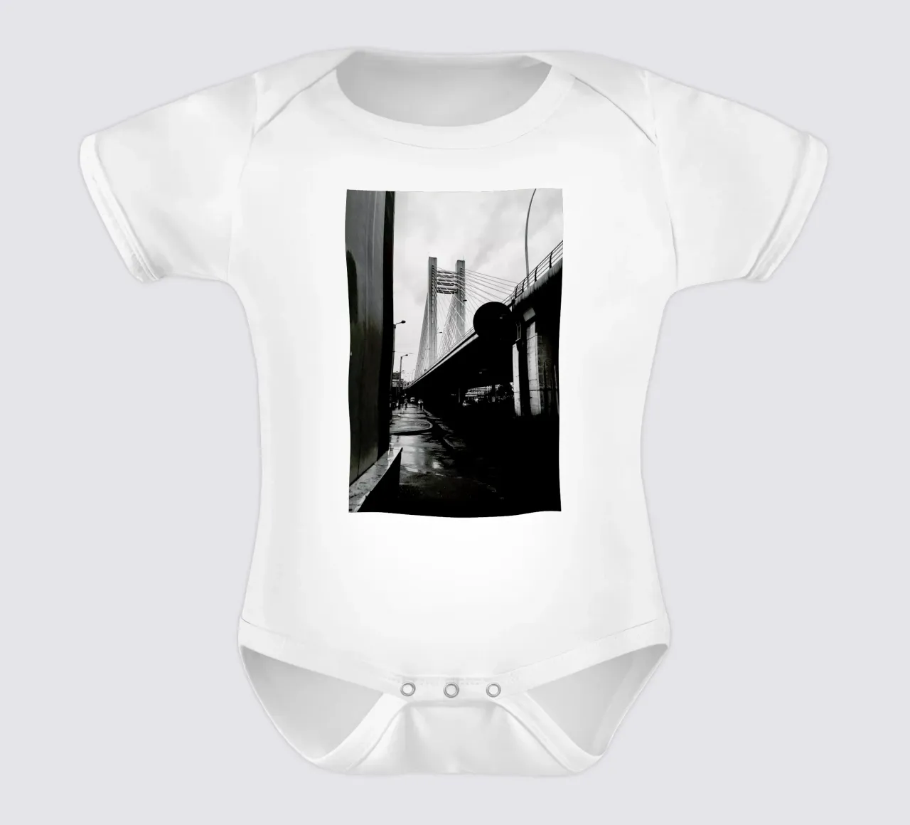 URBN VIII short-sleeve baby romper by Sebastian Hilgetag