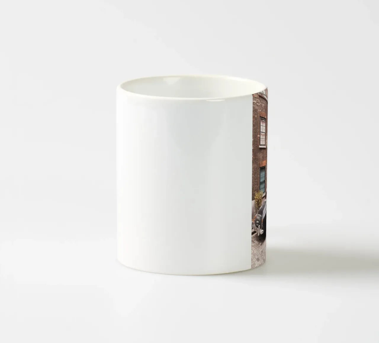 Londra, Inghilterra I Auto d'epoca a Shoreditch tazza in ceramica da Julie Travel Photography
