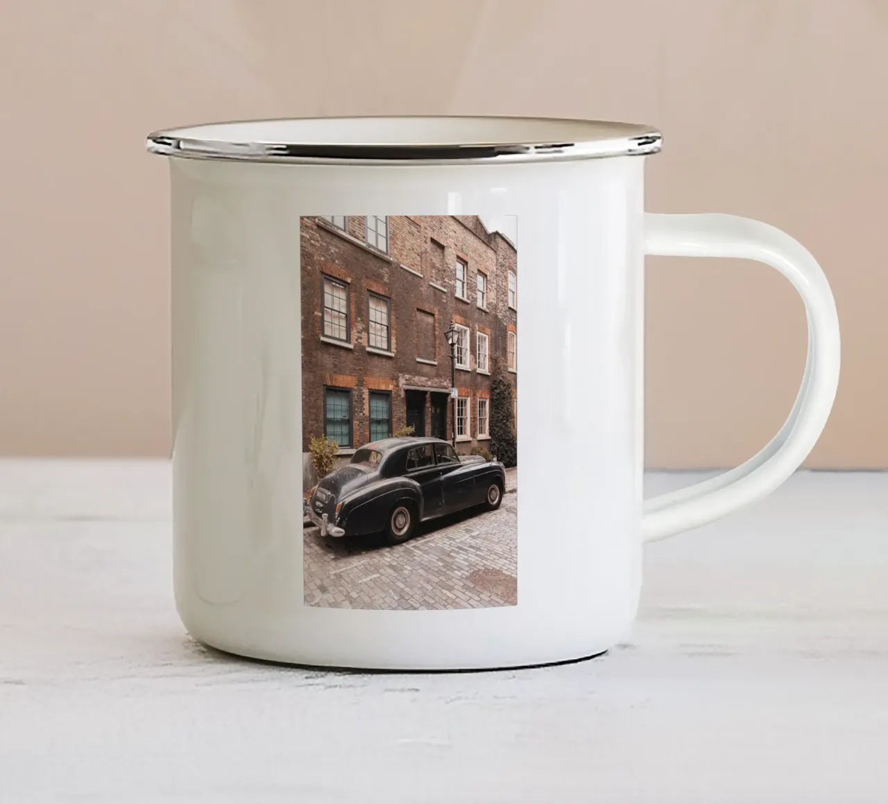 Londra, Inghilterra I Auto d'epoca a Shoreditch tazza in smalto da Julie Travel Photography