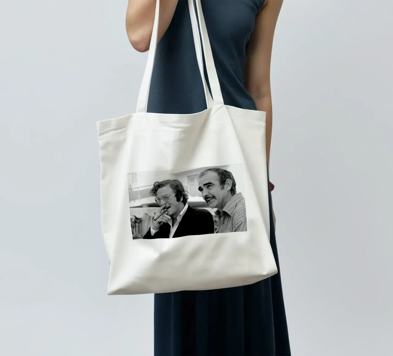 Michael Caine & Sean Connery on Set tote bag de Gallery Print and Art Limited