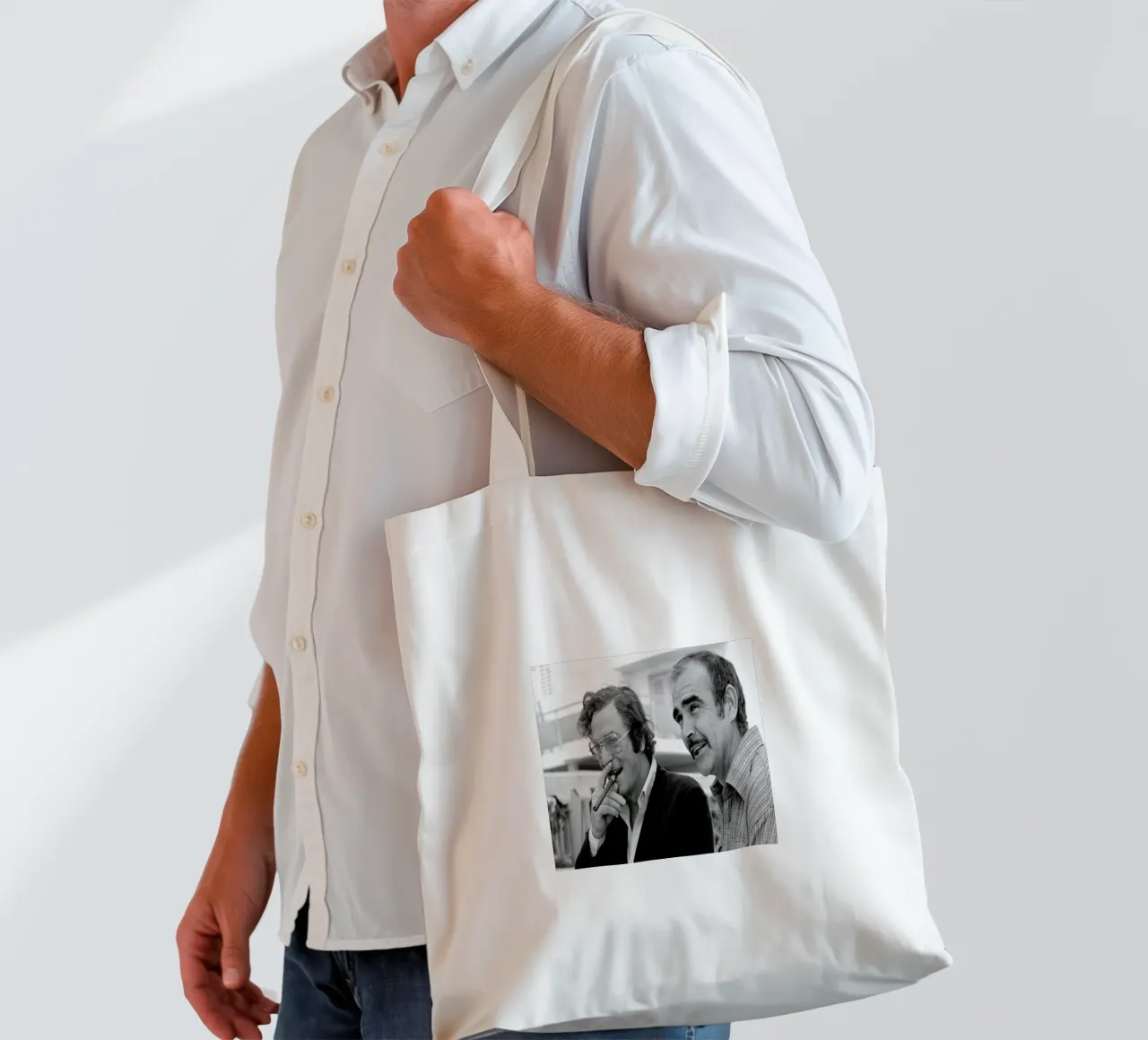 Michael Caine & Sean Connery on Set borsa in juta da Gallery Print and Art Limited