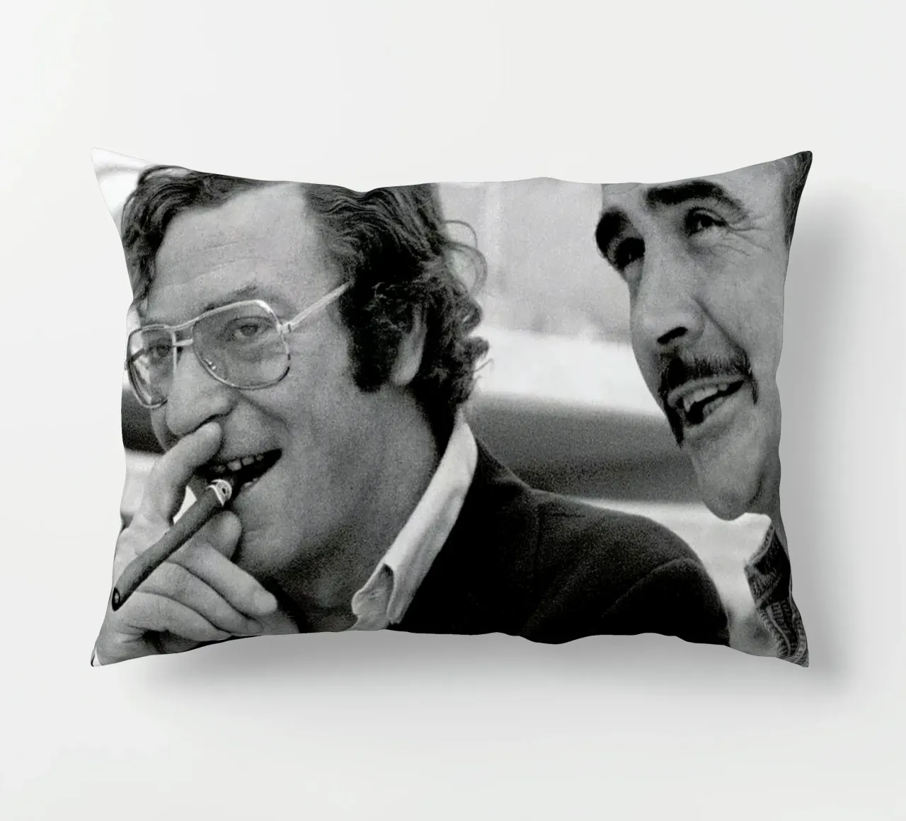 Michael Caine & Sean Connery on Set Kissen von Gallery Print and Art Limited