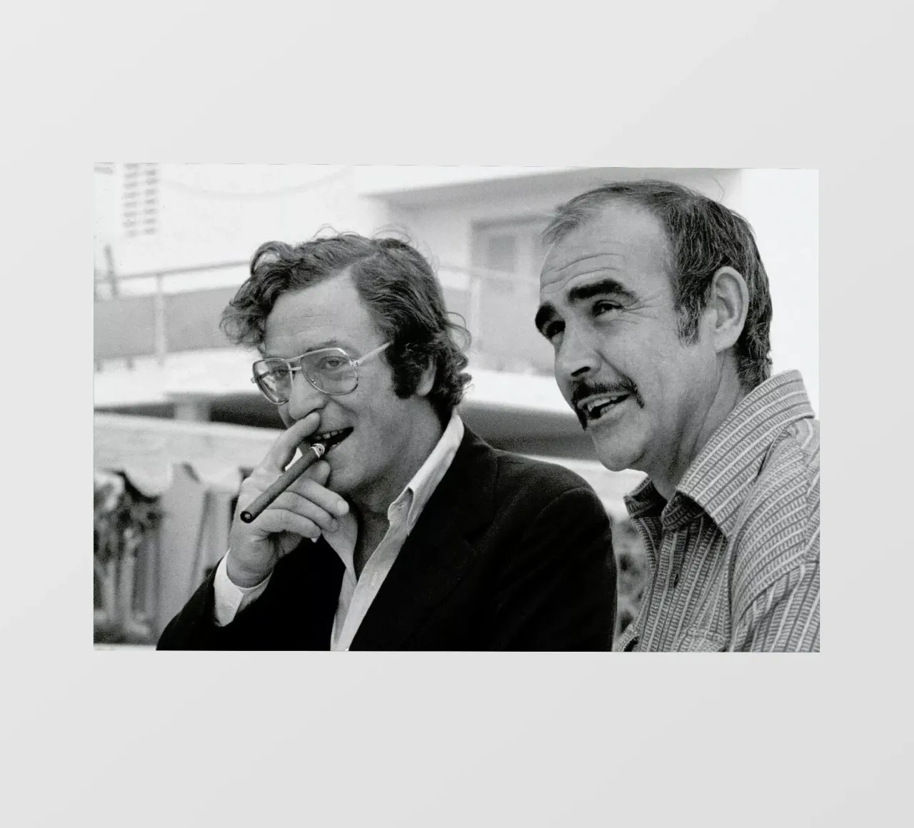Michael Caine & Sean Connery on Set pellicola backlit da Gallery Print and Art Limited