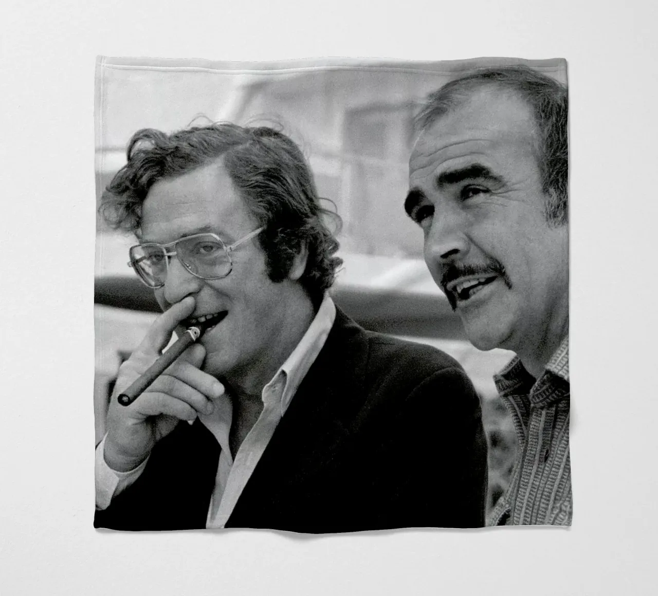 Michael Caine & Sean Connery on Set coperta in pile da Gallery Print and Art Limited