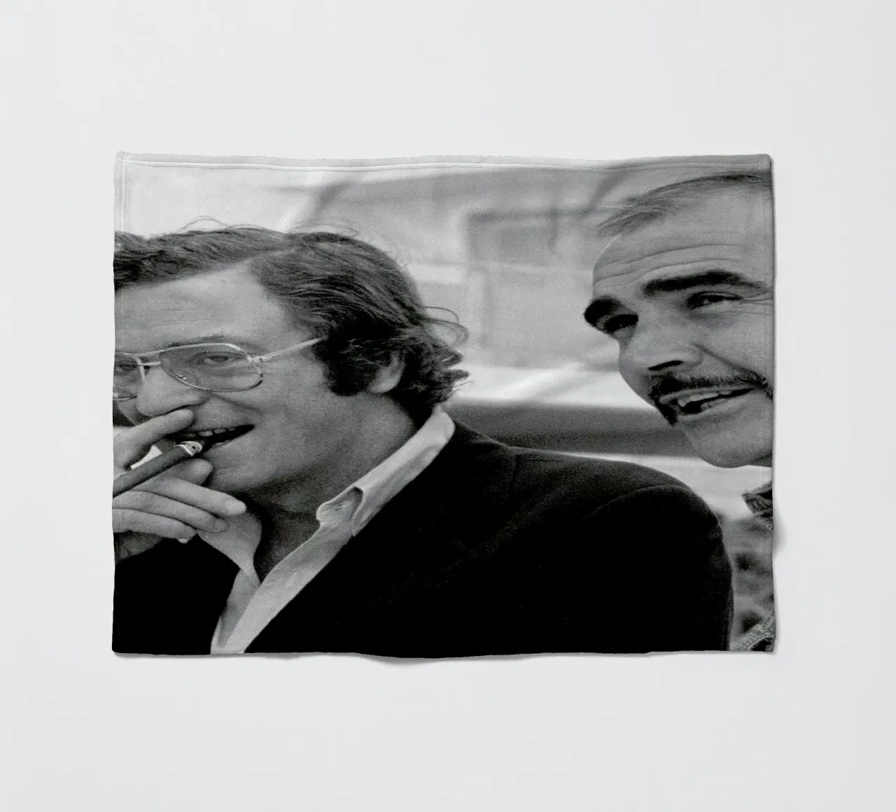 Michael Caine & Sean Connery on Set coperta in pile da Gallery Print and Art Limited