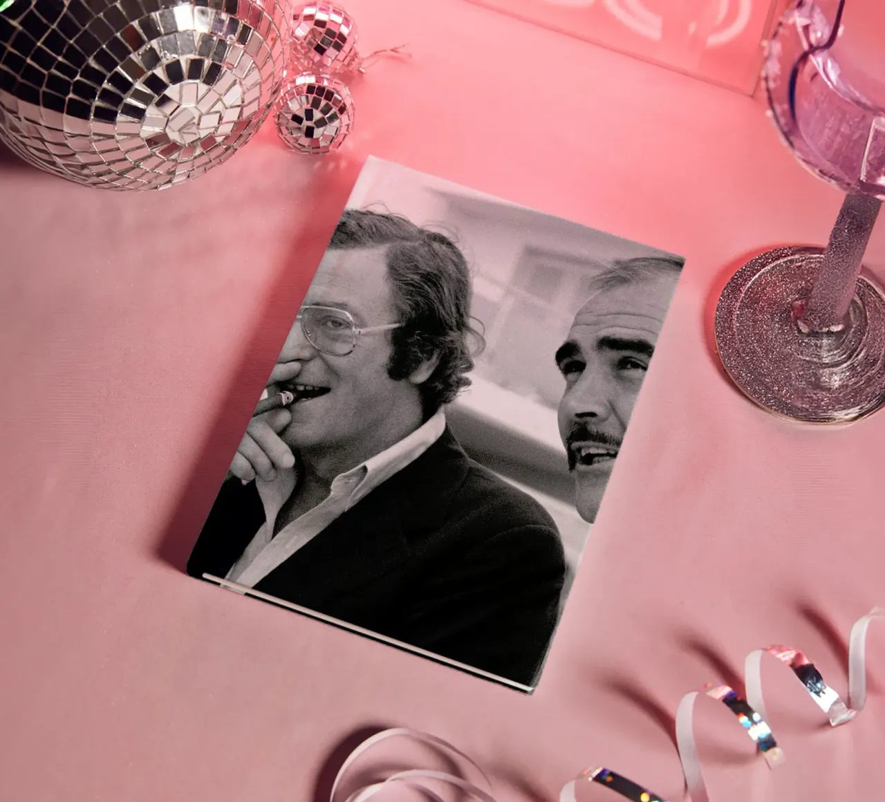 Michael Caine & Sean Connery on Set Notizbuch von Gallery Print and Art Limited