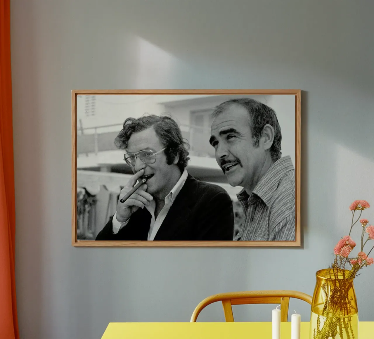 Michael Caine & Sean Connery on Set alluminio dibond da Gallery Print and Art Limited