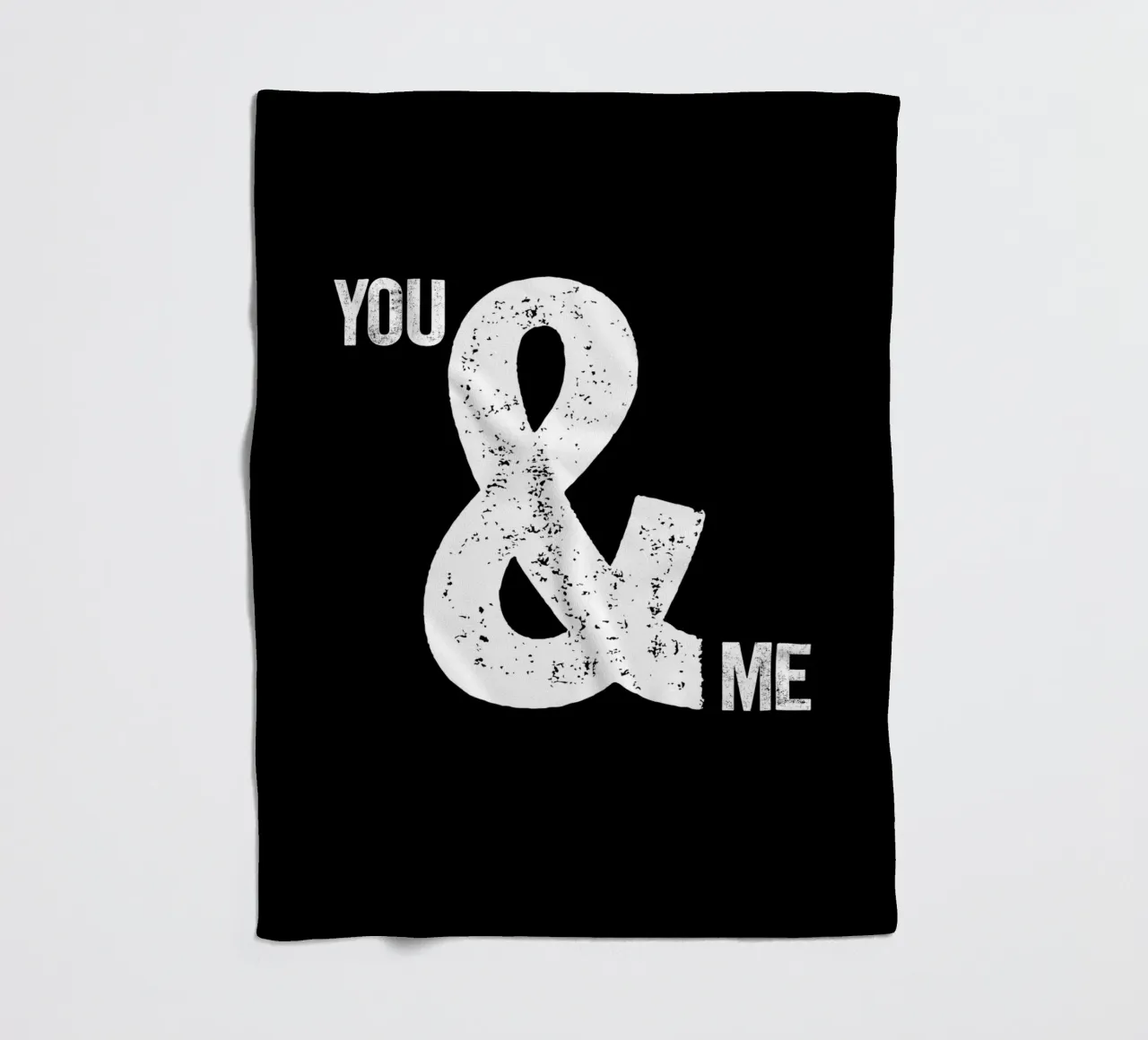 Design tipografico You and Me Ampersand coperta in pile da THE MOTIVATED TYPE