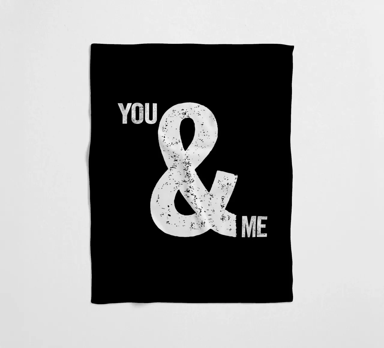 Design tipografico You and Me Ampersand coperta in pile da THE MOTIVATED TYPE