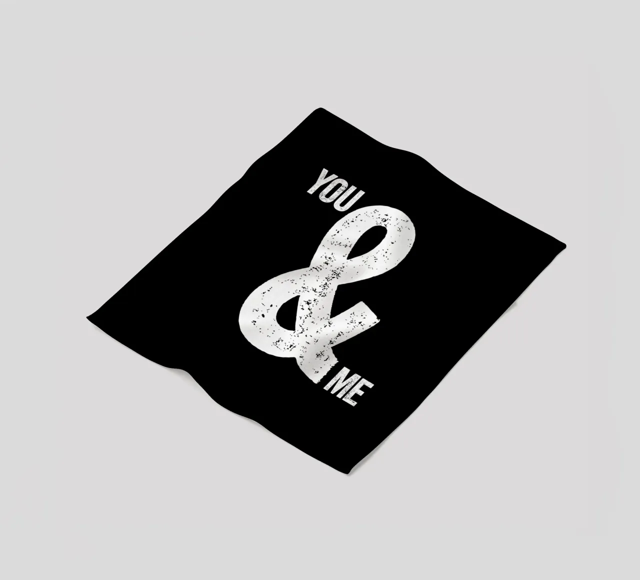Design tipografico You and Me Ampersand coperta in pile da THE MOTIVATED TYPE