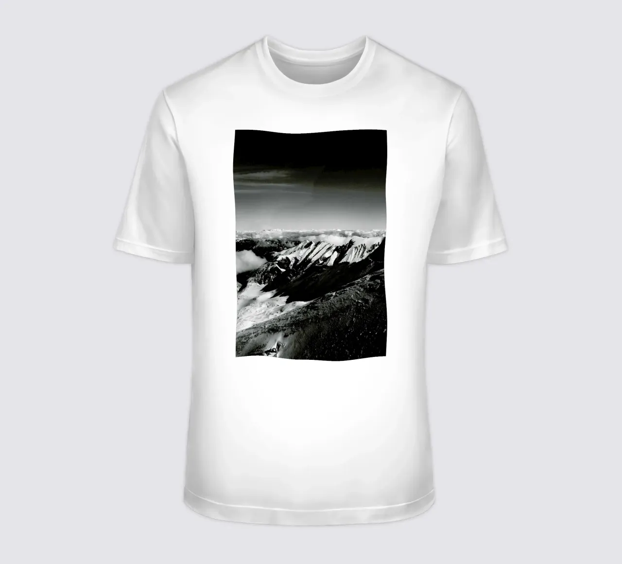 Mountains II t-shirt da Sebastian Hilgetag