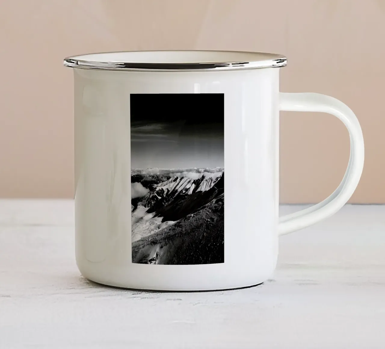 Mountains II tazza in smalto da Sebastian Hilgetag