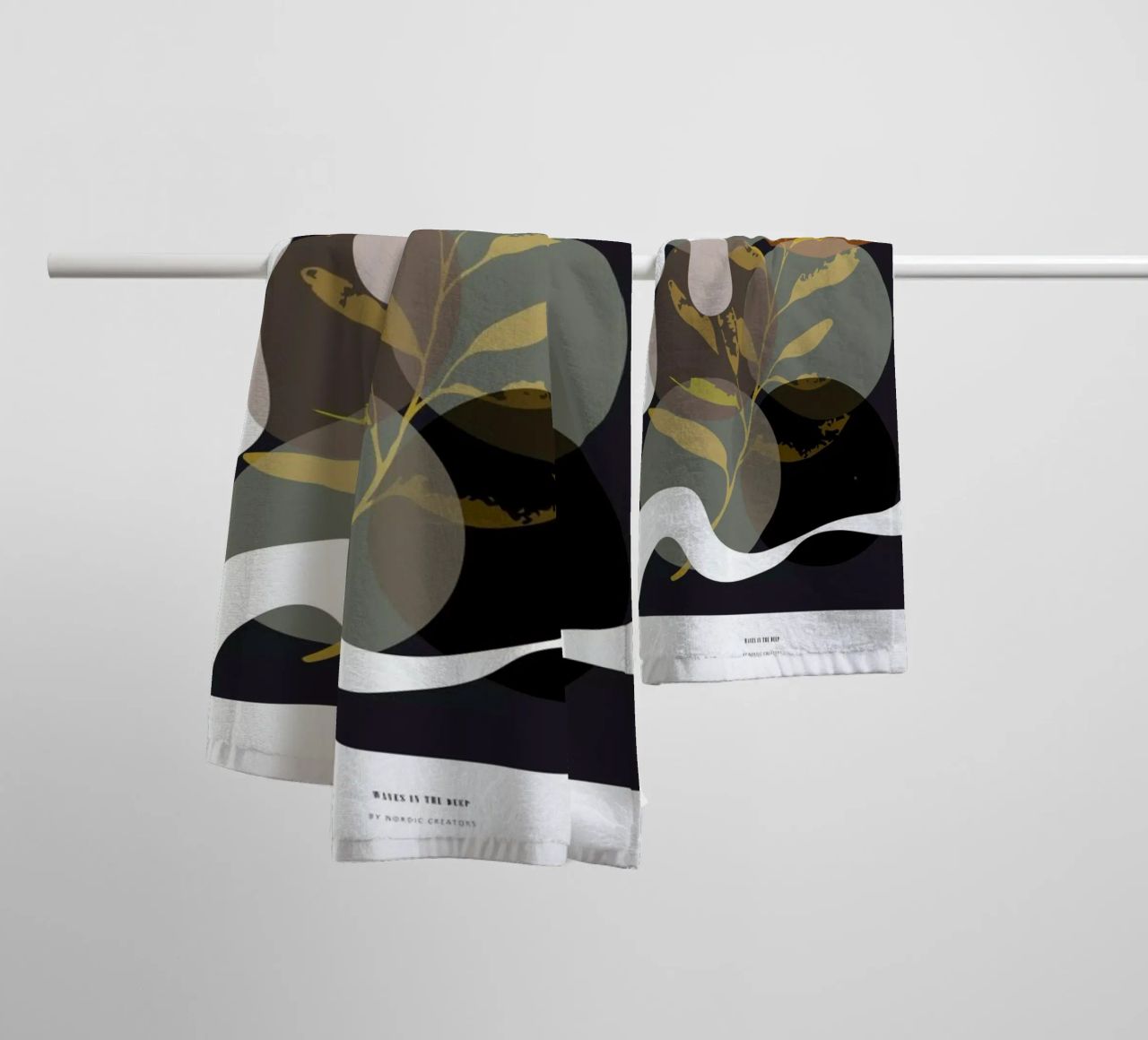 Waves in the Deep Handtuch von Nordic Creators
