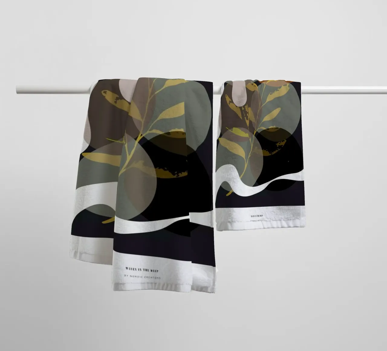 Waves in the Deep toalla de baño de Nordic Creators