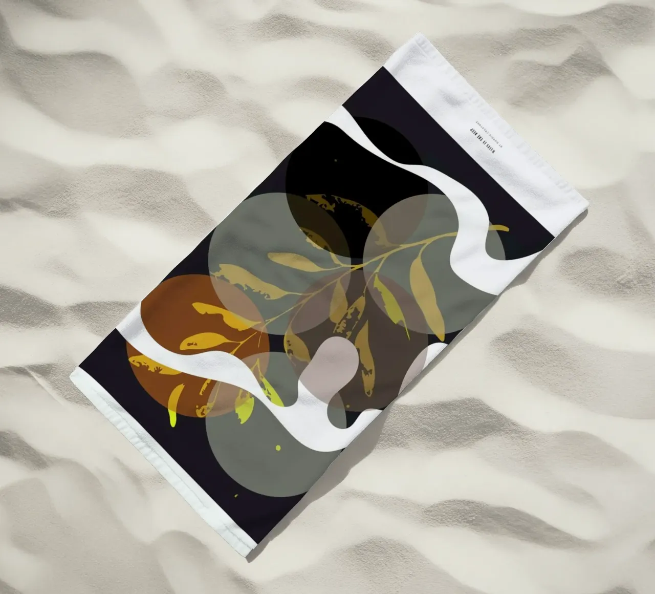Waves in the Deep strandhanddoek van Nordic Creators