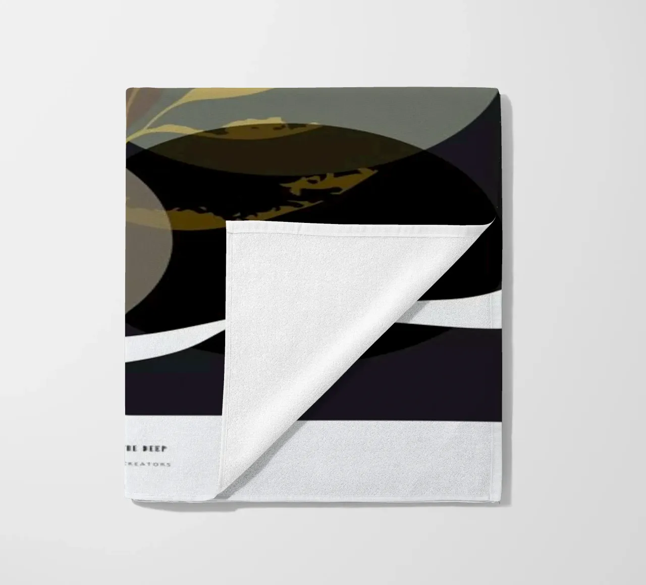 Waves in the Deep strandhanddoek van Nordic Creators