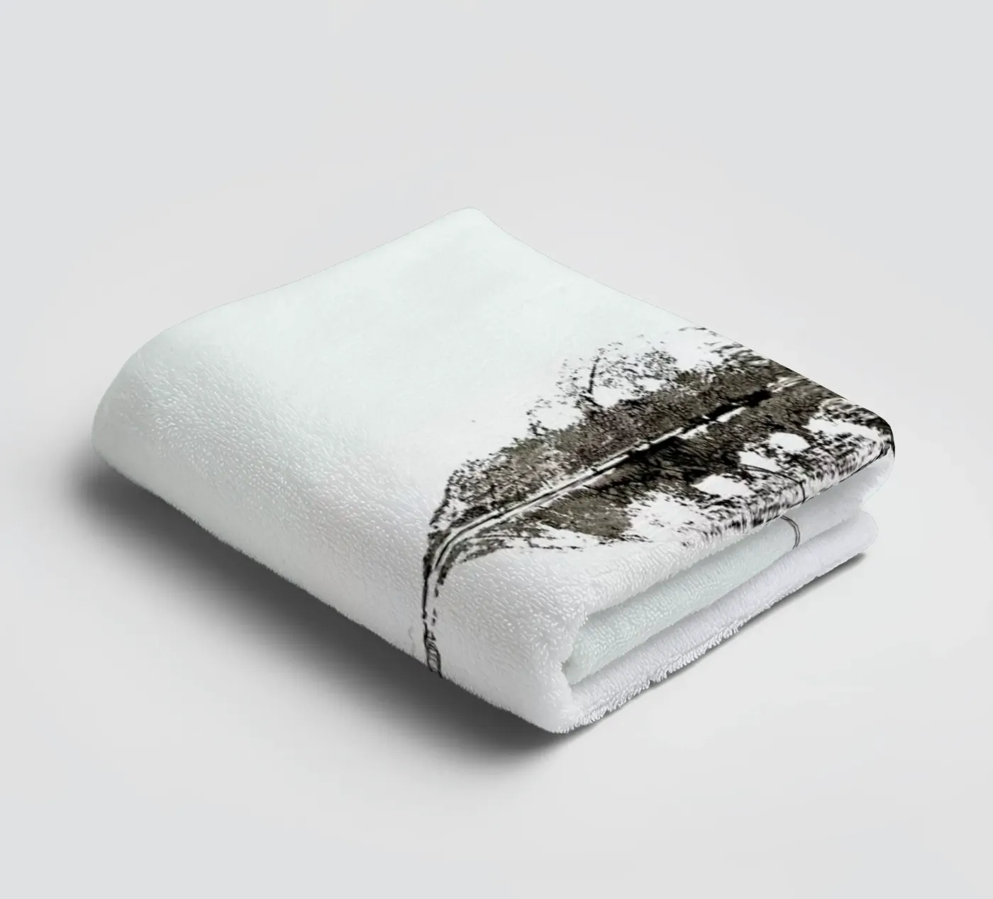 F towel by Marina Guiu