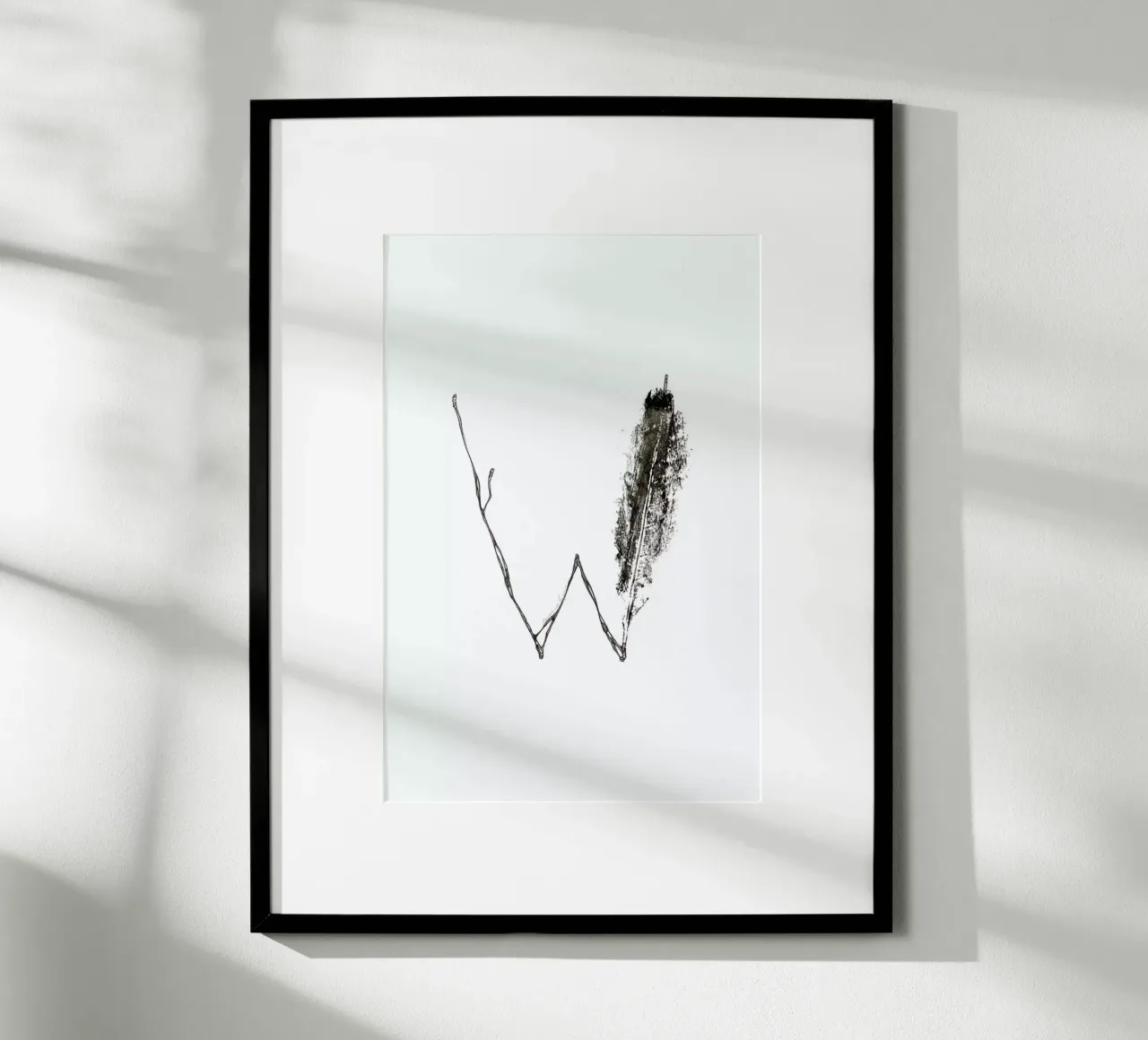 W poster con telaio in alluminio da Marina Guiu