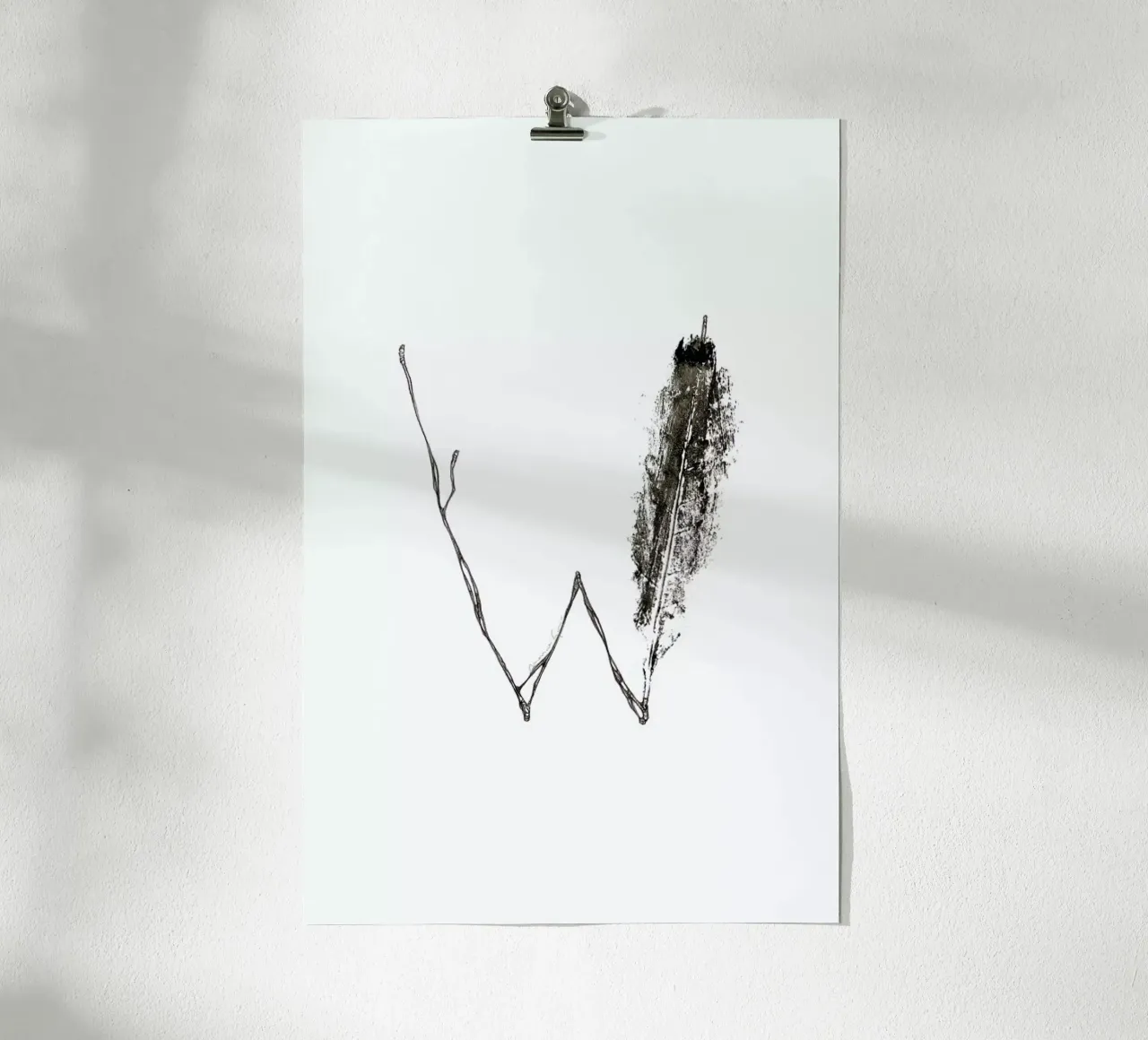 W poster con telaio in alluminio da Marina Guiu