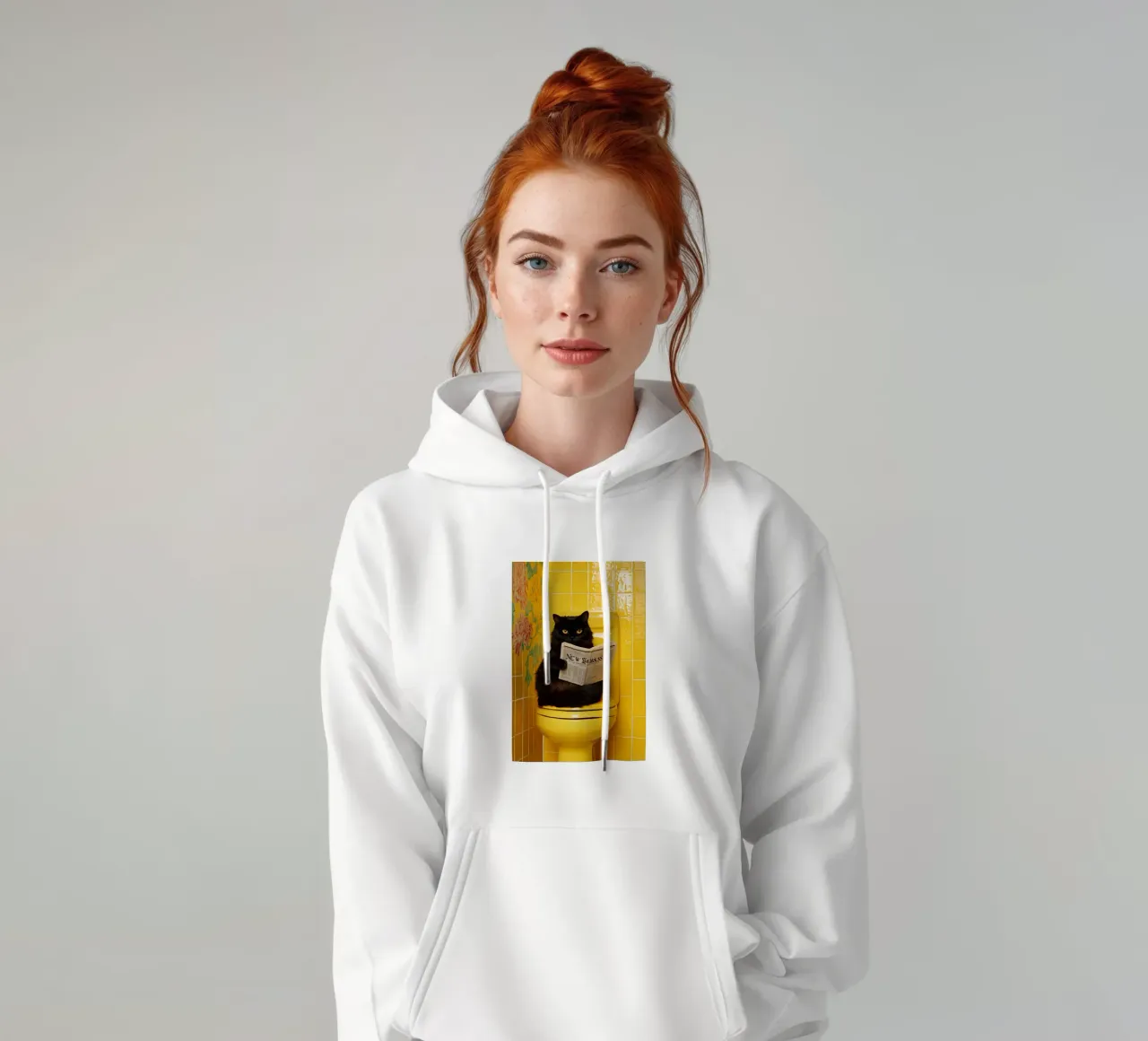 Katze liest Zeitung felpa con cappuccio da NORDLICHT DESIGNS