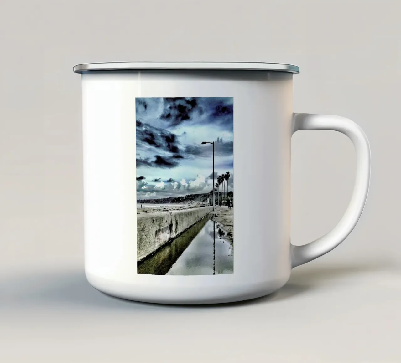 The Pacific tazza in smalto da Maria Sattrup