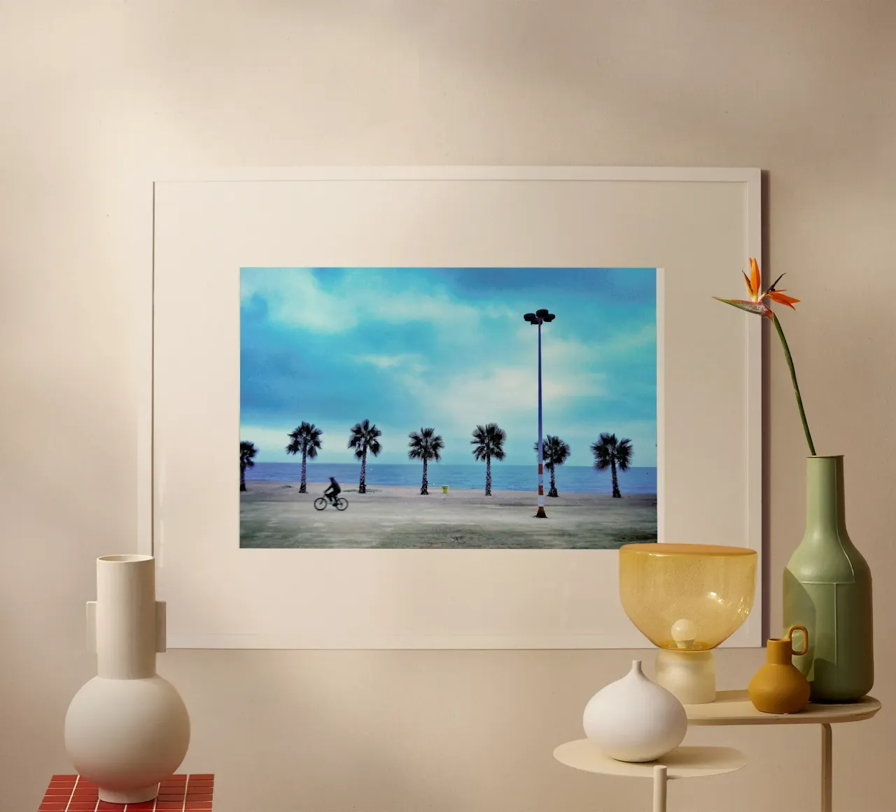 Costa Brava Beach poster con telaio in plastica da Maria Sattrup