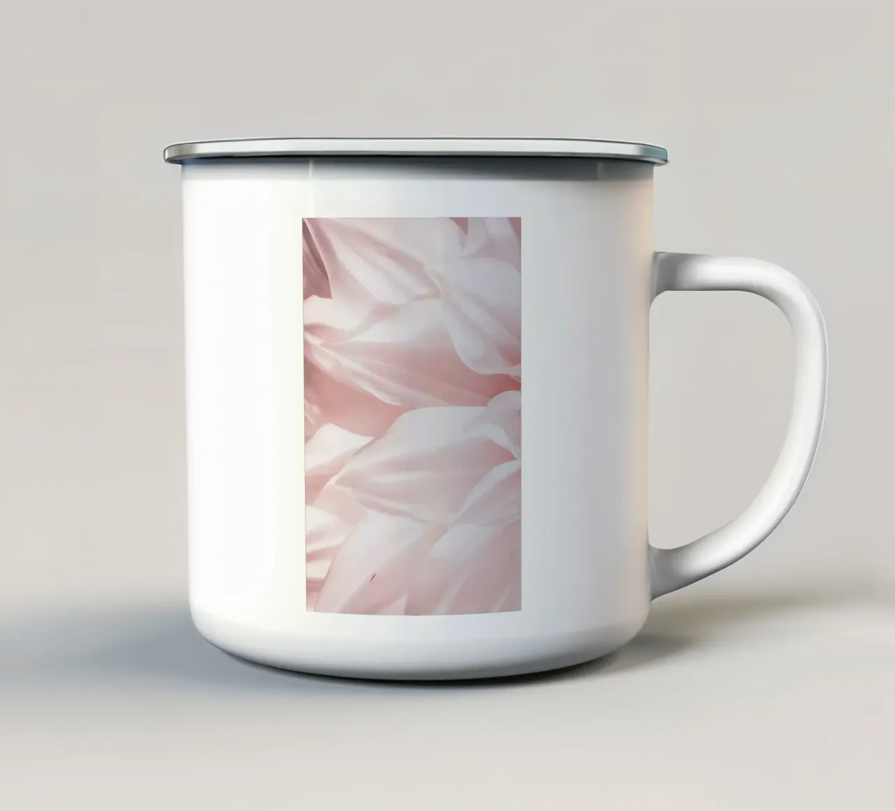 Pink Petals tazza in smalto da Victoria Frost