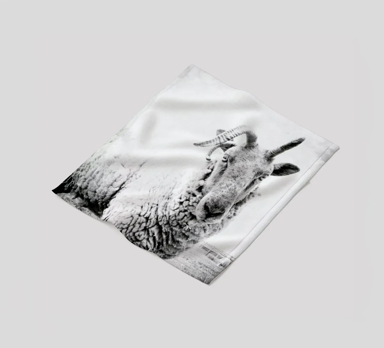 Sheep II coperta in pile da Victoria Frost