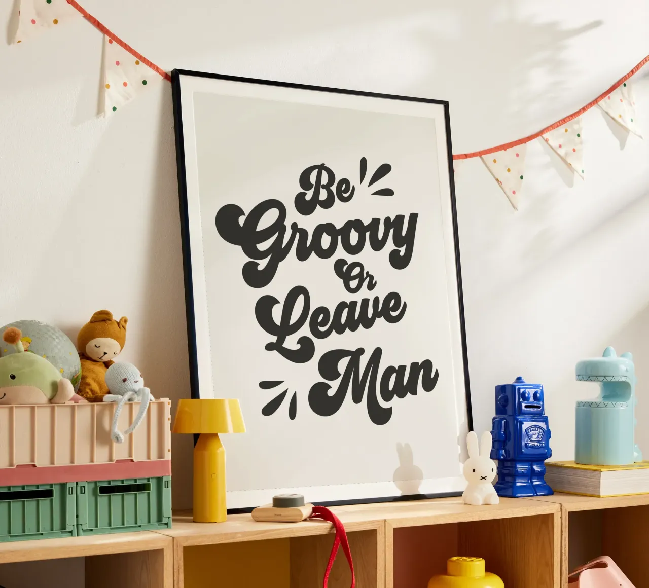 Be Groovy Or Leave Quote (tono bianco sporco) poster da Paigaam Studio