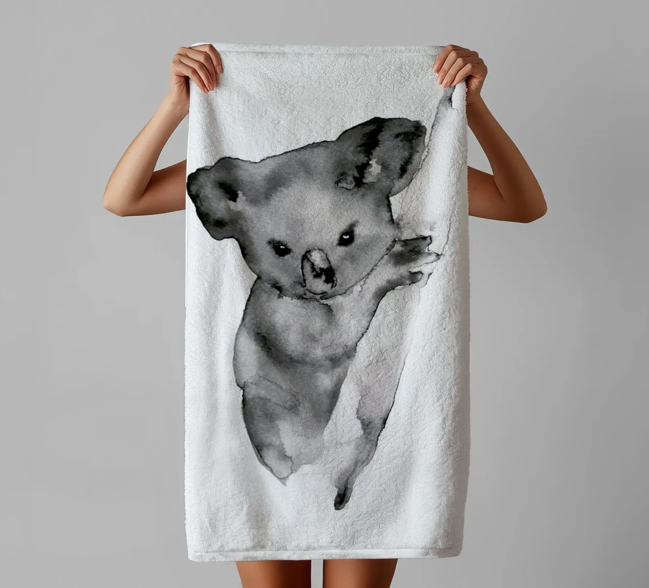 Koala in Grey asciugamano da bagno da Larissa van der Laan