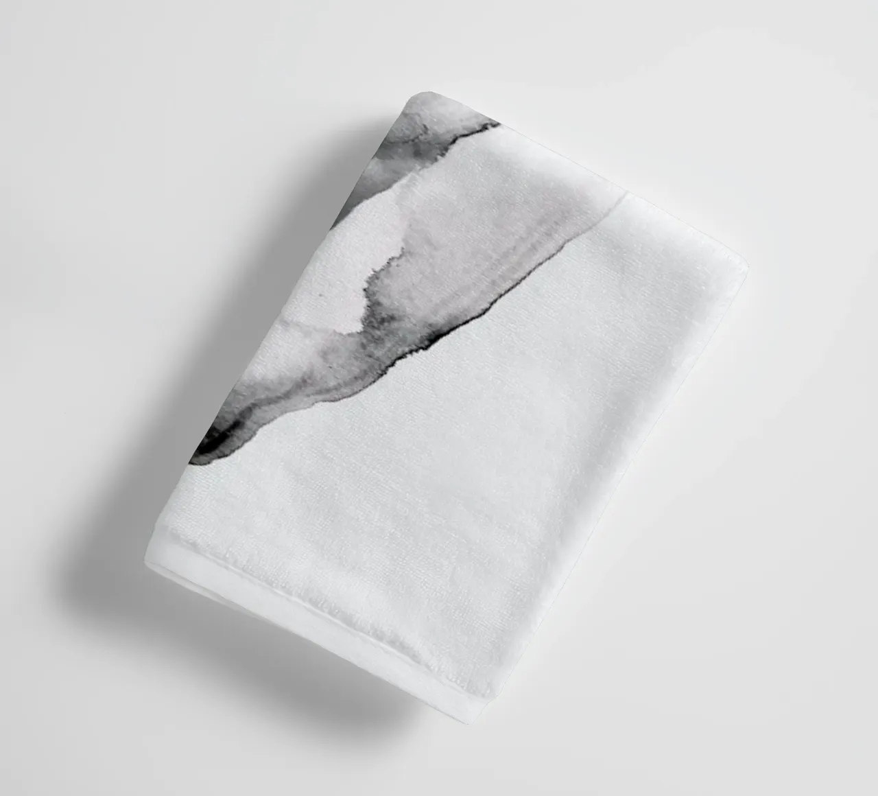 Koala in Grey asciugamano da bagno da Larissa van der Laan
