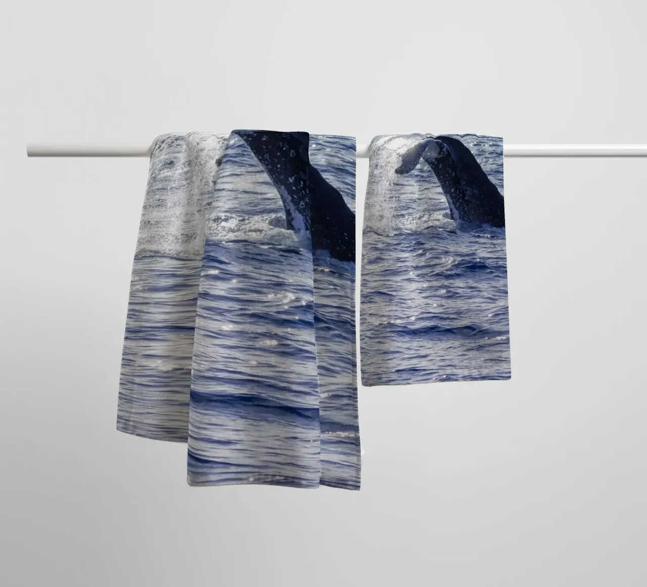 L'immersione delle balene 1 asciugamano da bagno da Léa Lefebvre Photography