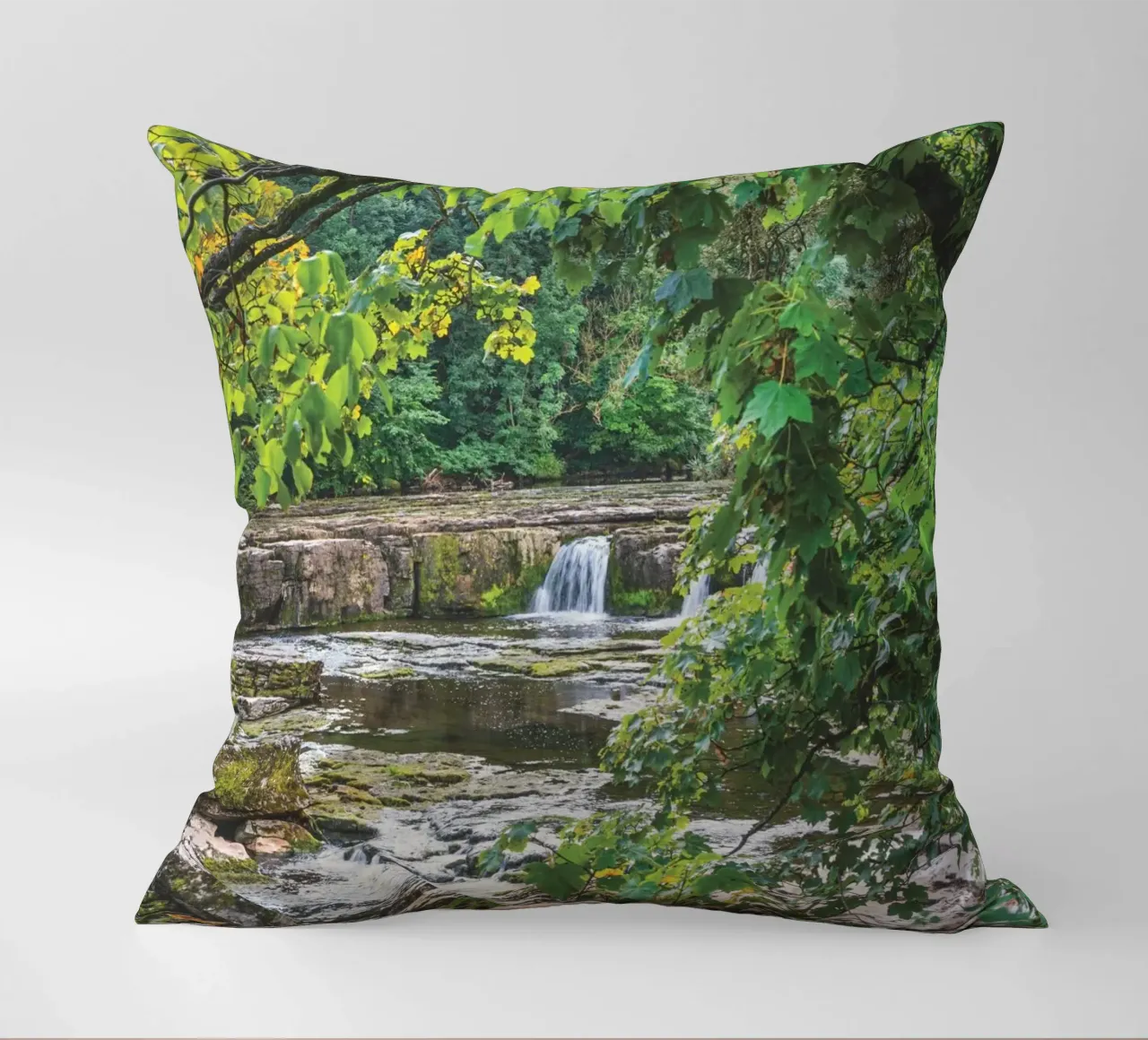 Aysgarth Falls cuscino da Dave Hare Photography