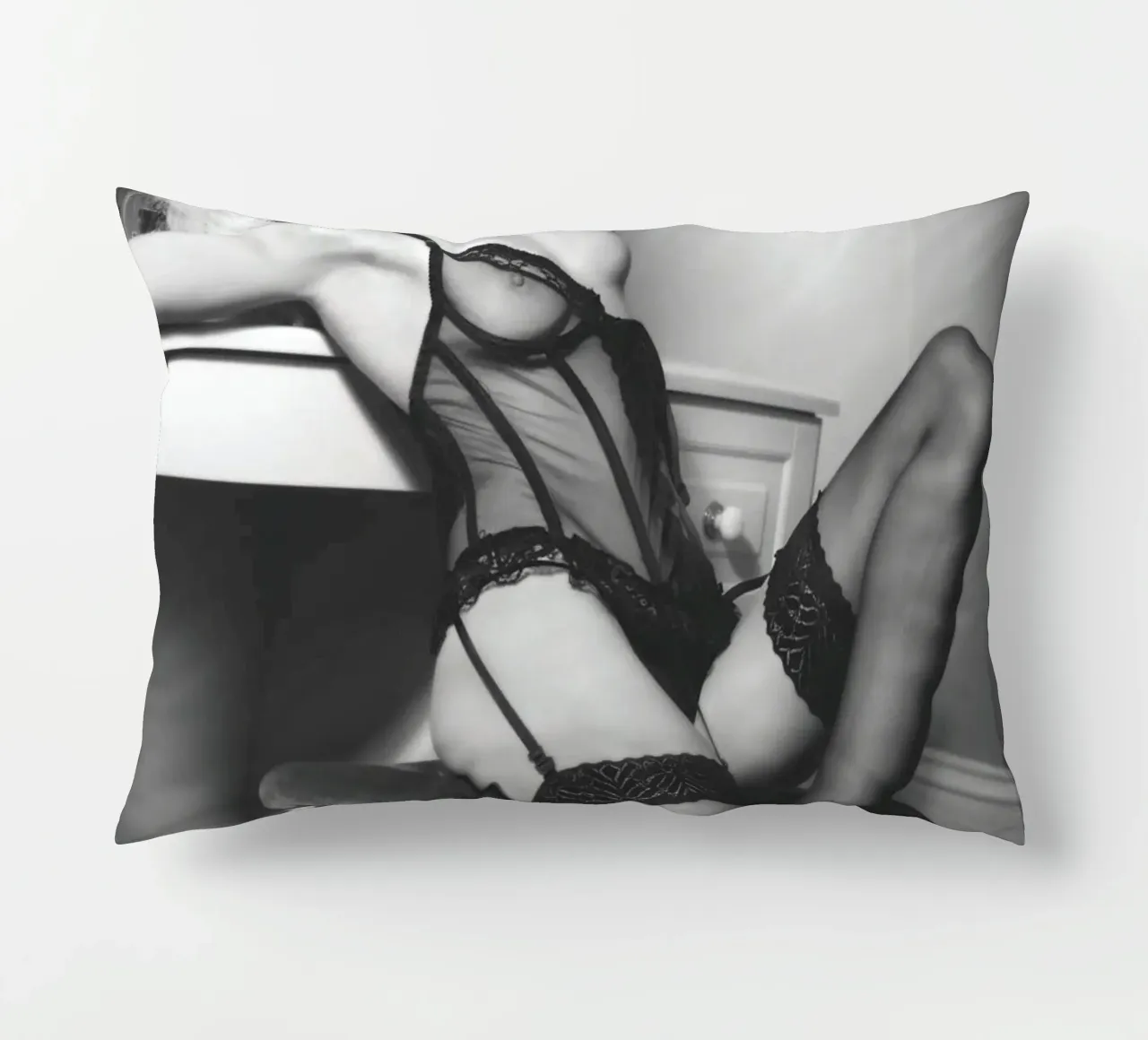 Ragazza alla sua toeletta cuscino da Dave Hare Photography