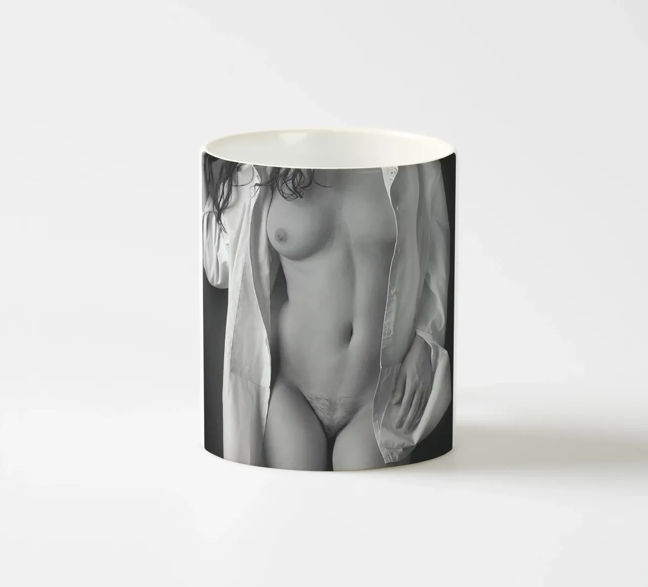 Katy in camicia tazza in ceramica da Dave Hare Photography