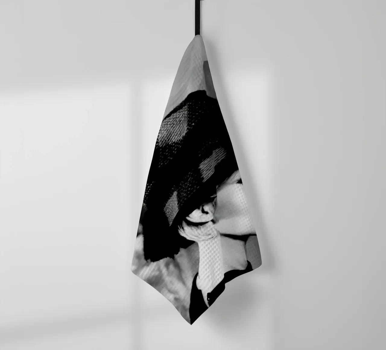 Brigitte Bardot with Hat canovaccio da cucina da Gallery Print and Art Limited