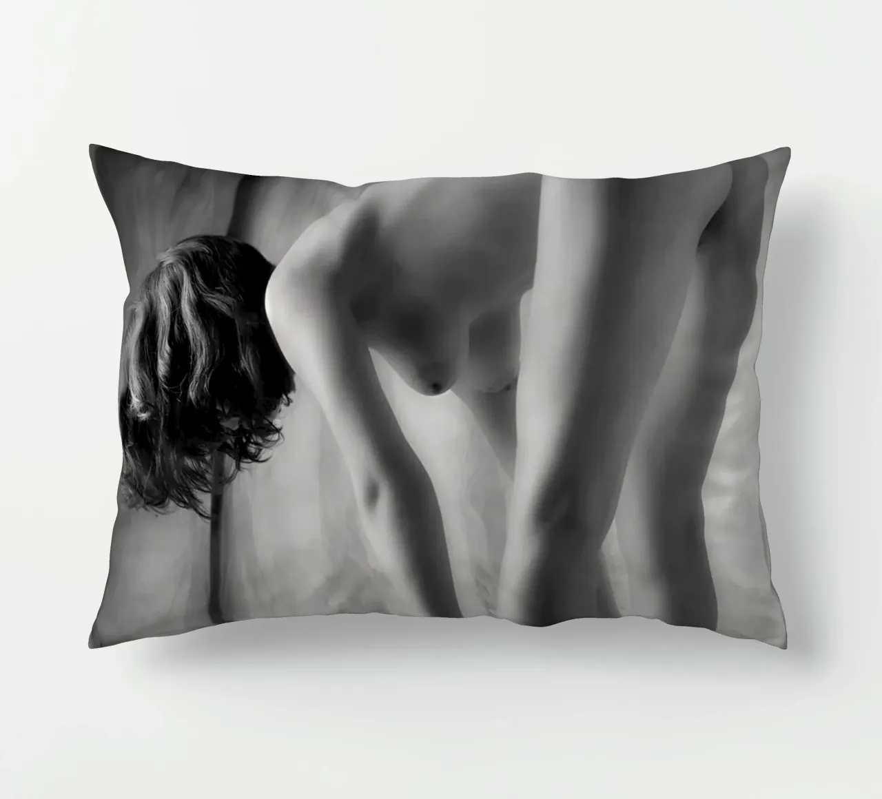 Kristin Undressing cuscino da Dave Hare Photography