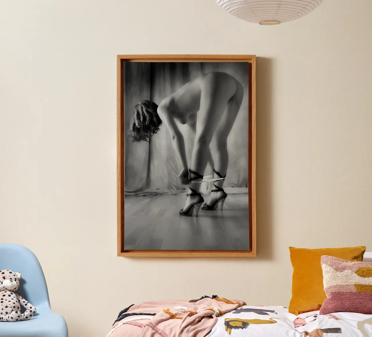 Kristin Undressing tela con Cornice a cassetta da Dave Hare Photography