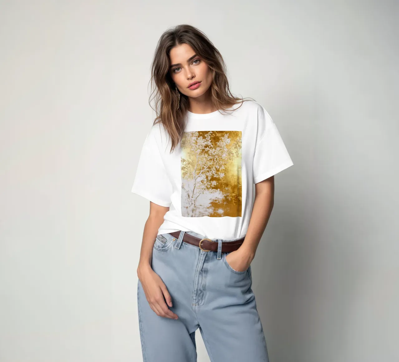Albero bianco e oro t-shirt da Justyna Jaszke JBJart