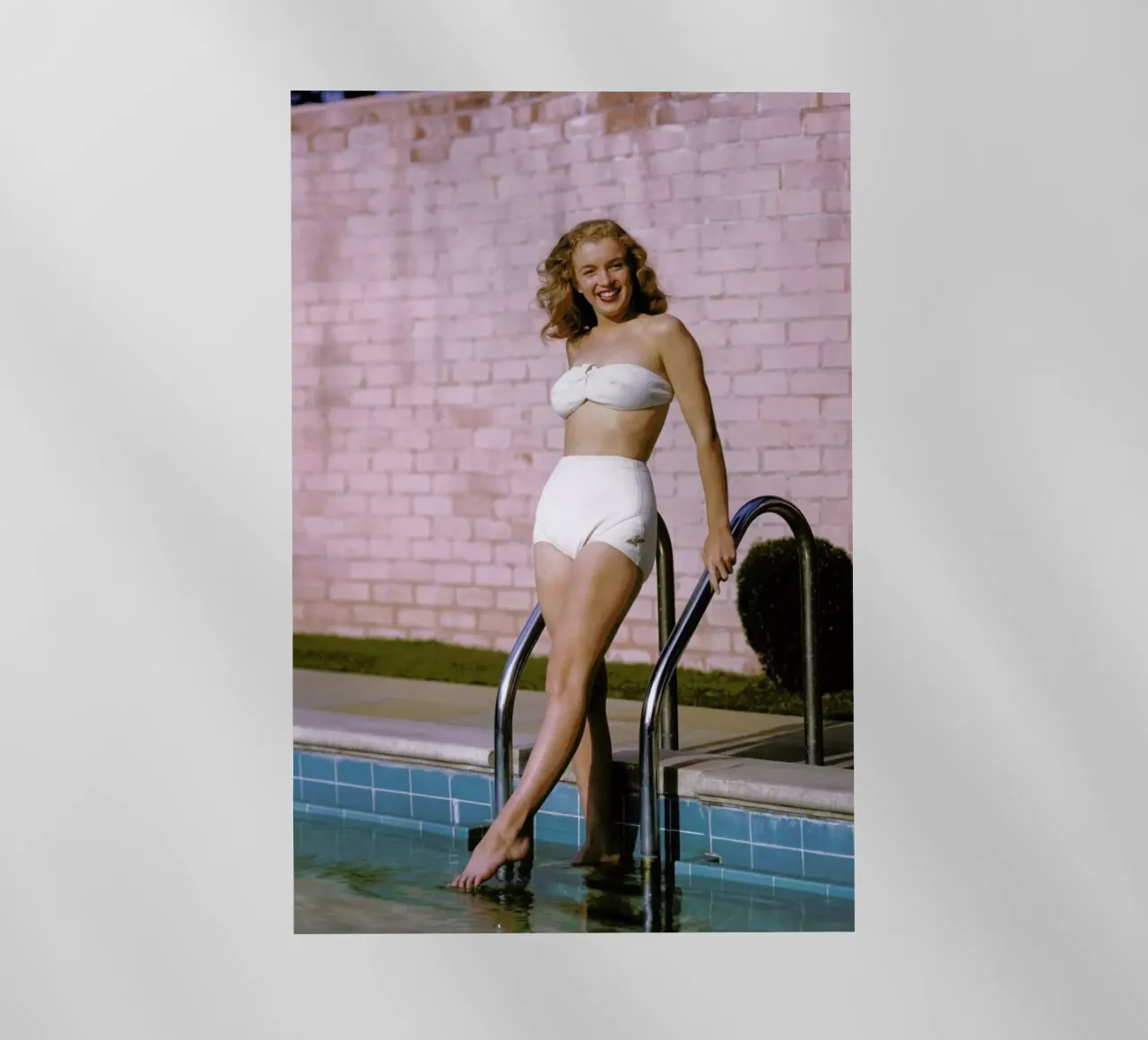 Young Marilyn Monroe Poolside II pellicola backlit da Gallery Print and Art Limited